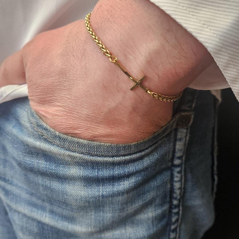 Pulsera de oro 18K para hombre con cruz minimalista diseño elegante